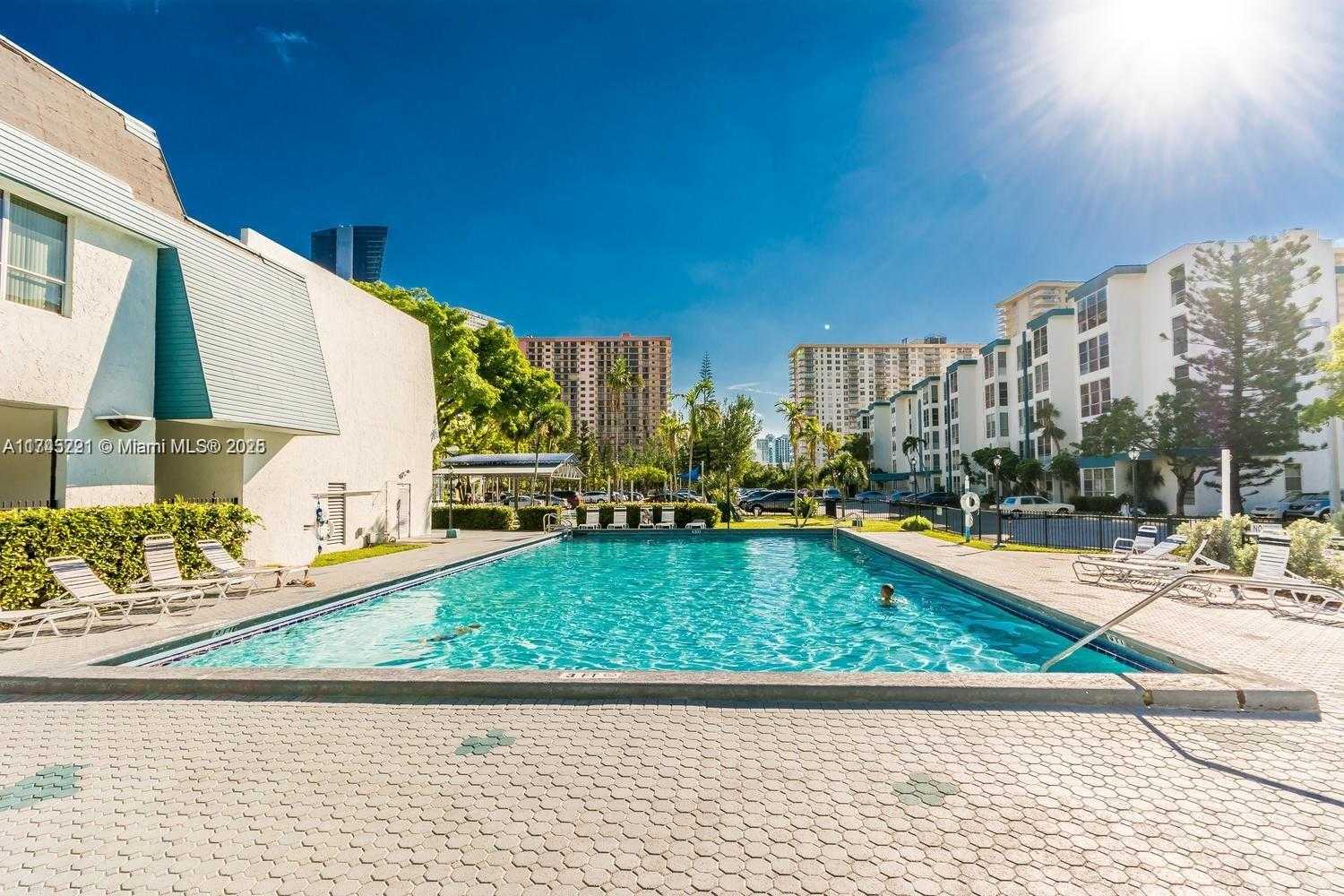 Small Image of 17620 ATLANTIC BLVD #519, Sunny Isles Beach Number 31