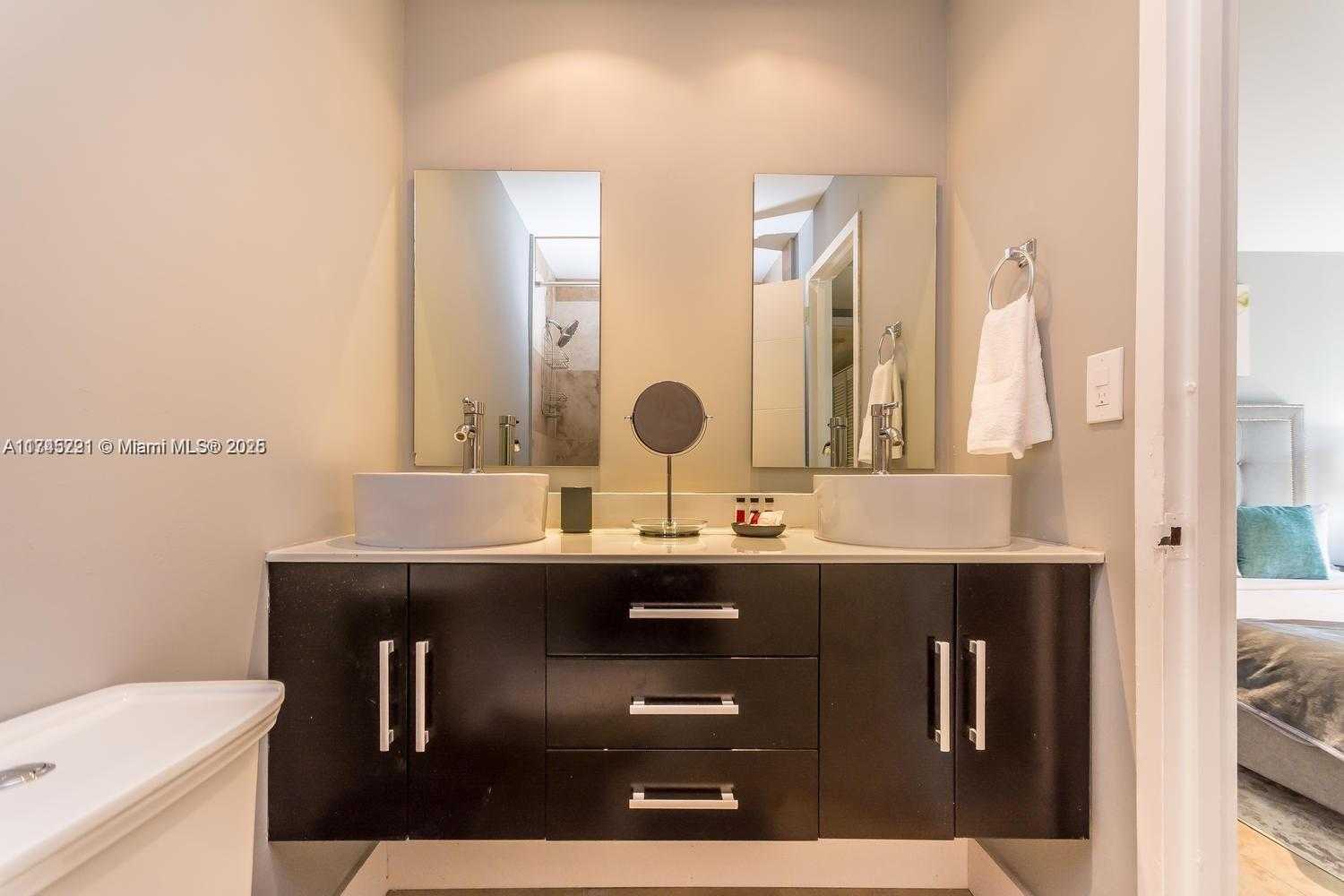 Small Image of 17620 ATLANTIC BLVD #519, Sunny Isles Beach Number 5
