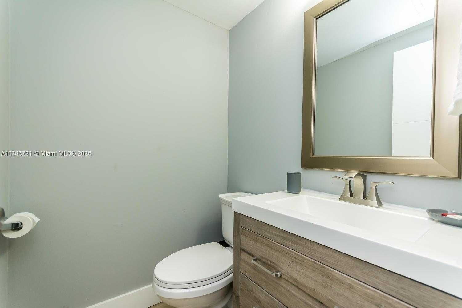 Small Image of 17620 ATLANTIC BLVD #519, Sunny Isles Beach Number 6