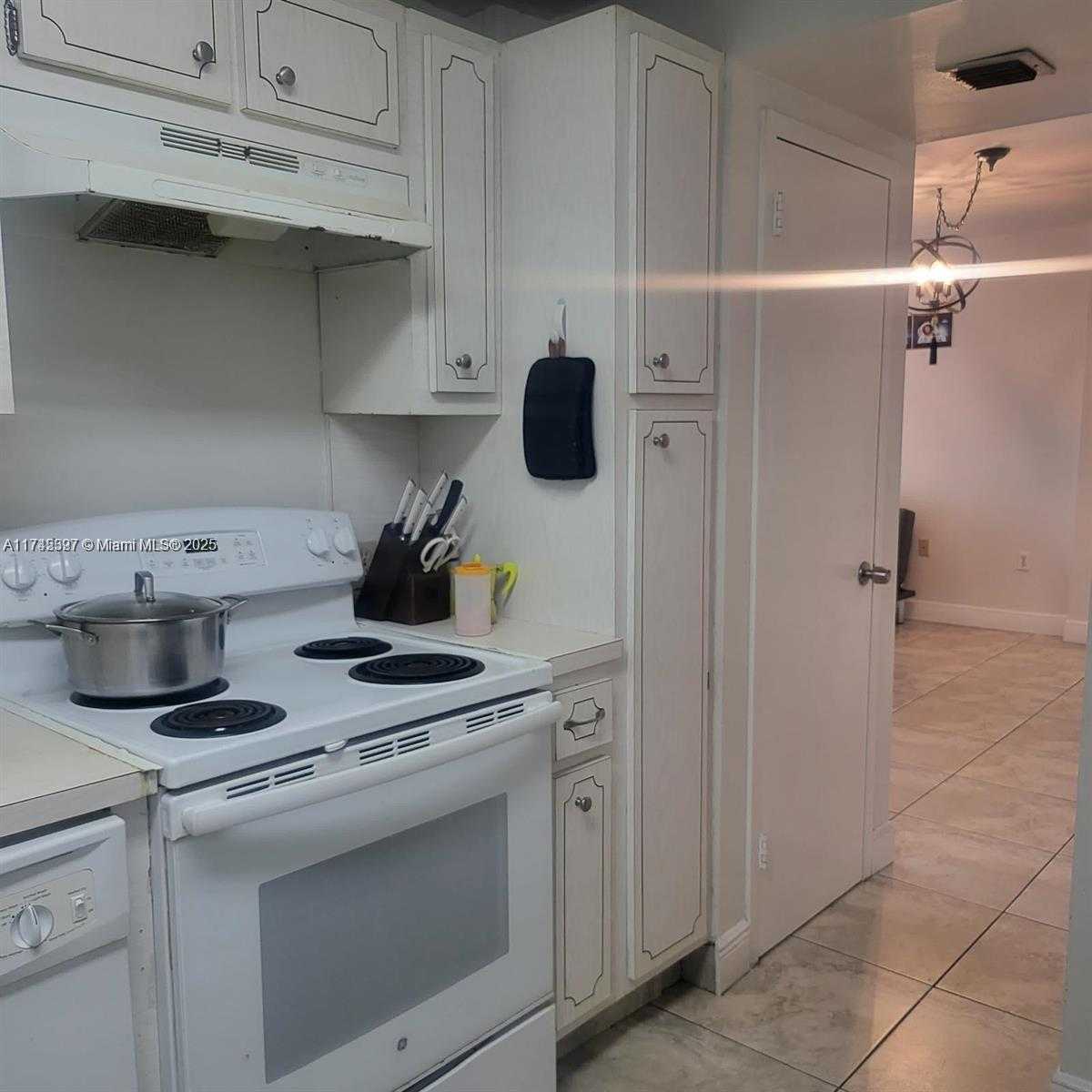Small Image of 6969 Collins Ave, Miami, FL 33141, USA Number 5