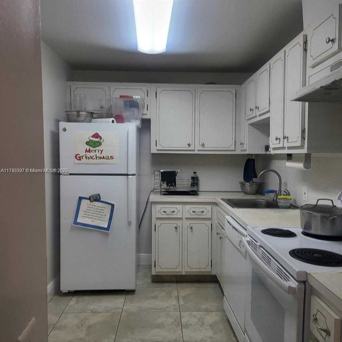 Small Image of 6969 Collins Ave, Miami, FL 33141, USA Number 6