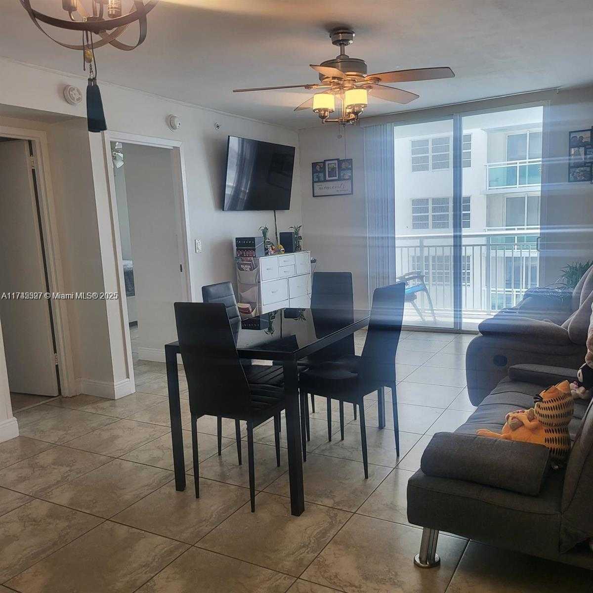 Small Image of 6969 Collins Ave, Miami, FL 33141, USA Number 7