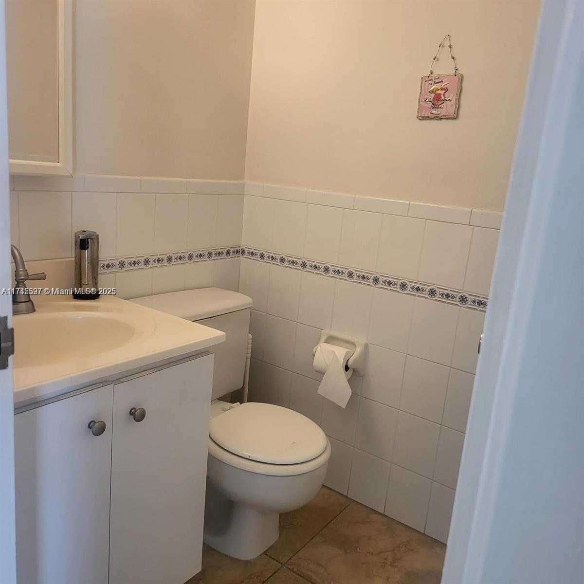Small Image of 6969 Collins Ave, Miami, FL 33141, USA Number 9