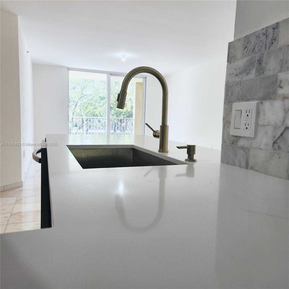 Small Image of 19801 #4207, Aventura Number 18