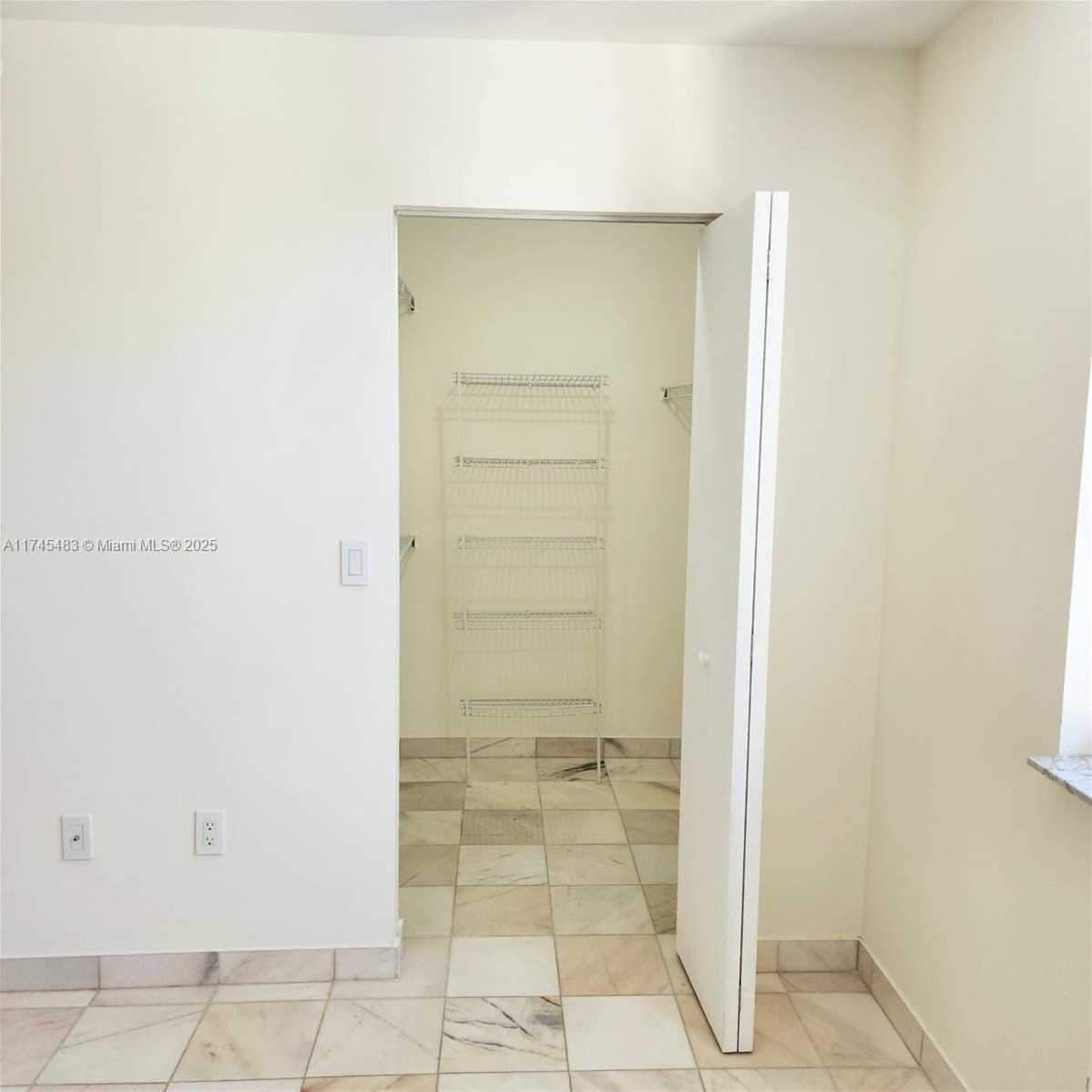 Small Image of 19801 #4207, Aventura Number 23