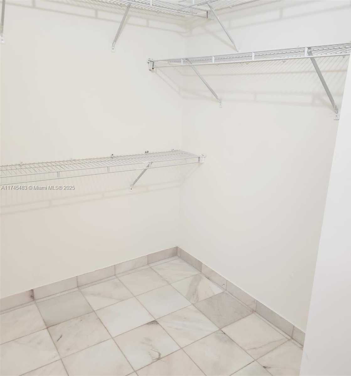 Small Image of 19801 #4207, Aventura Number 40
