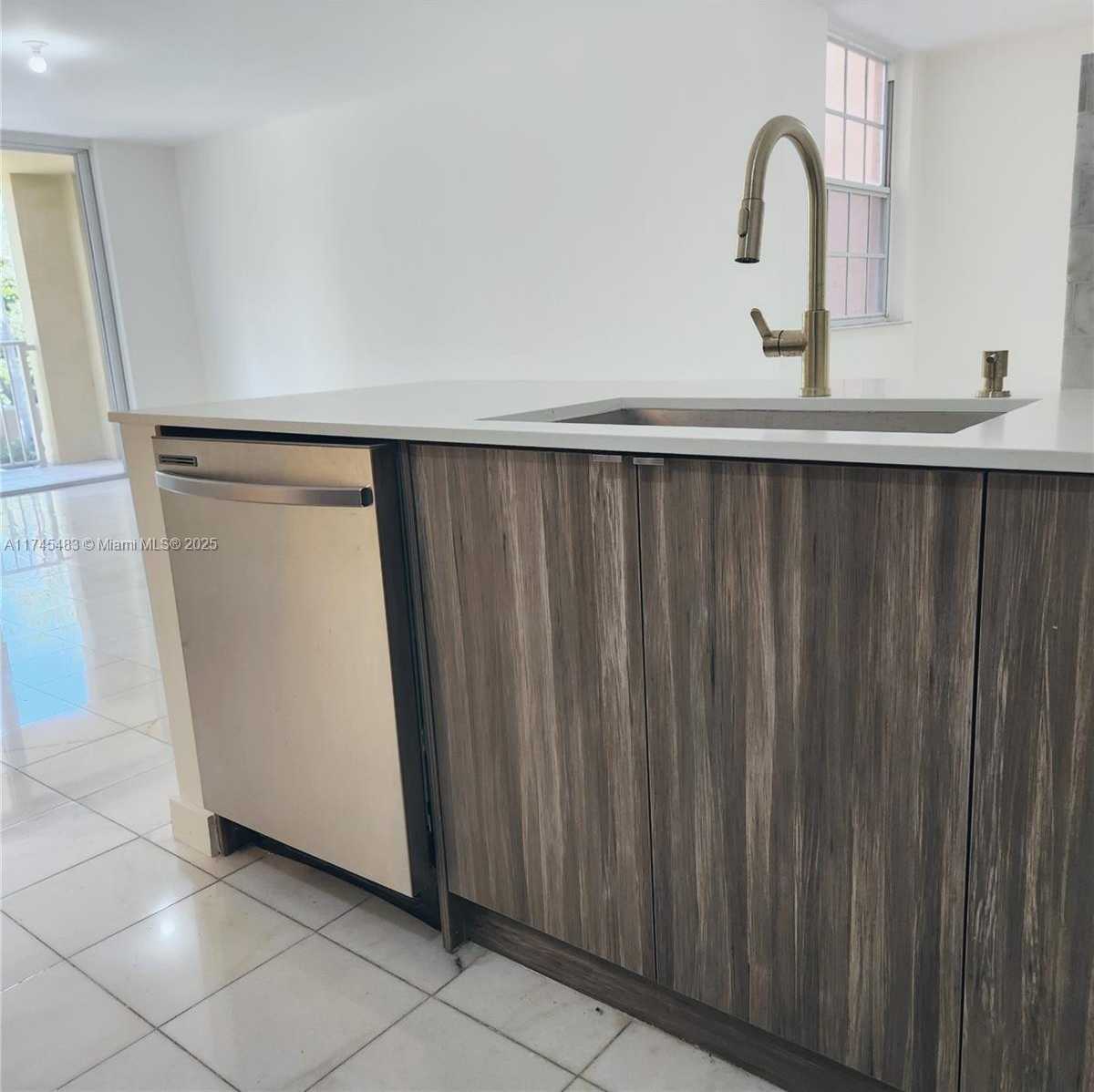 Small Image of 19801 #4207, Aventura Number 9