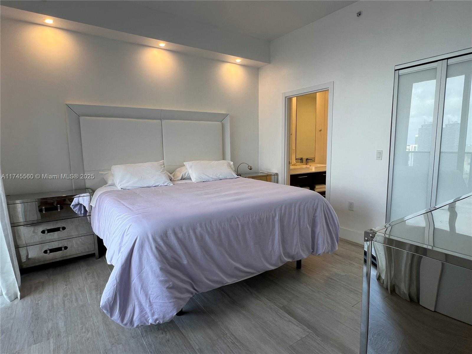 Small Image of 45 SOUTH WEST 9TH ST #4408, Miami Number 6