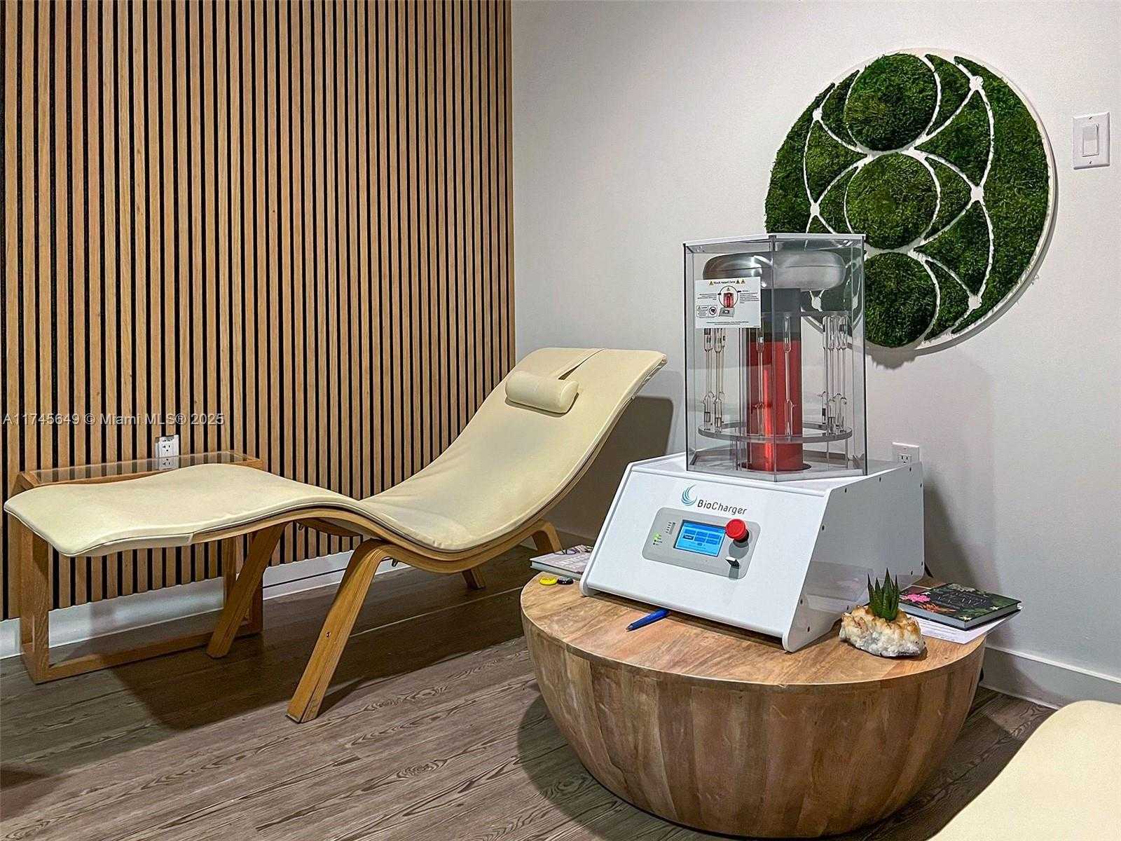 Small Image of 6801 Collins Ave, Miami Beach, FL 33141, USA Number 76