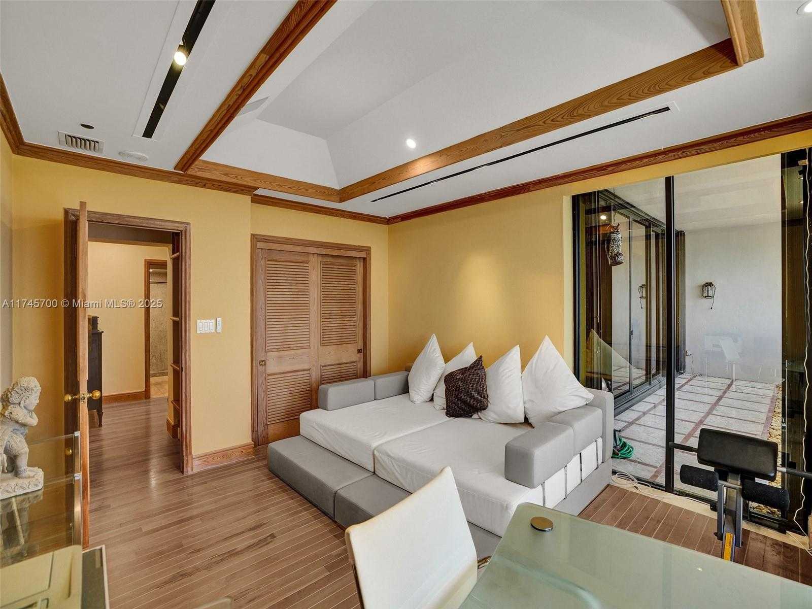 Small Image of 3 GROVE ISLE DR #CPH07, Miami Number 16