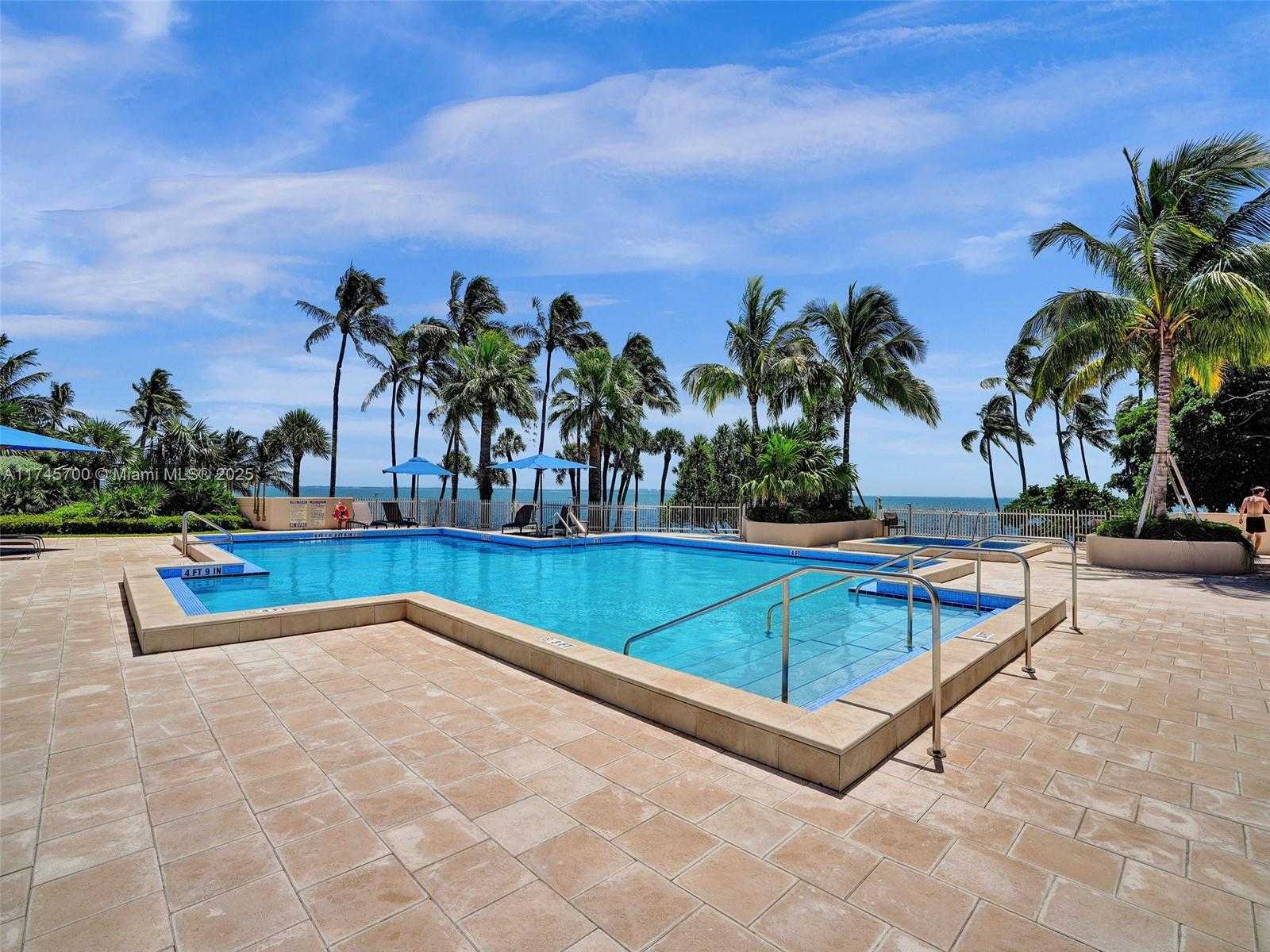 Small Image of 3 GROVE ISLE DR #CPH07, Miami Number 19