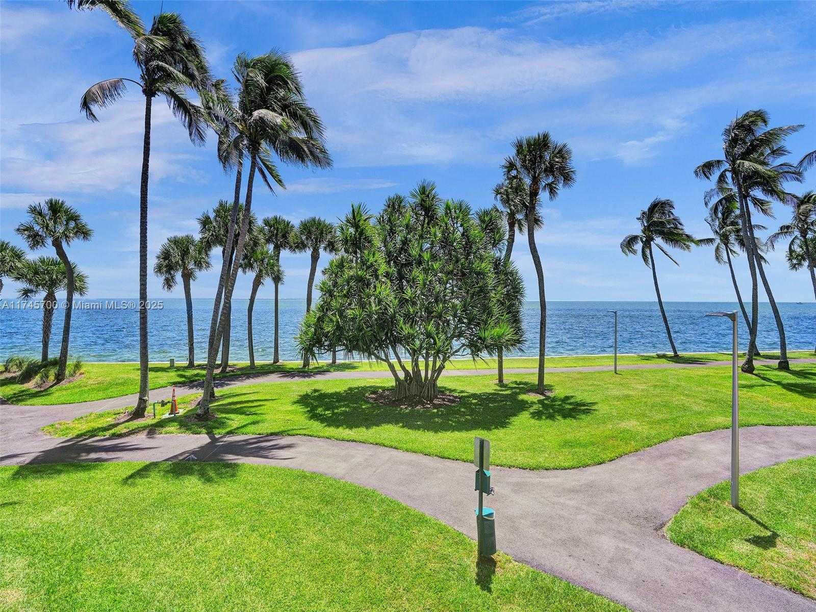 Small Image of 3 GROVE ISLE DR #CPH07, Miami Number 23