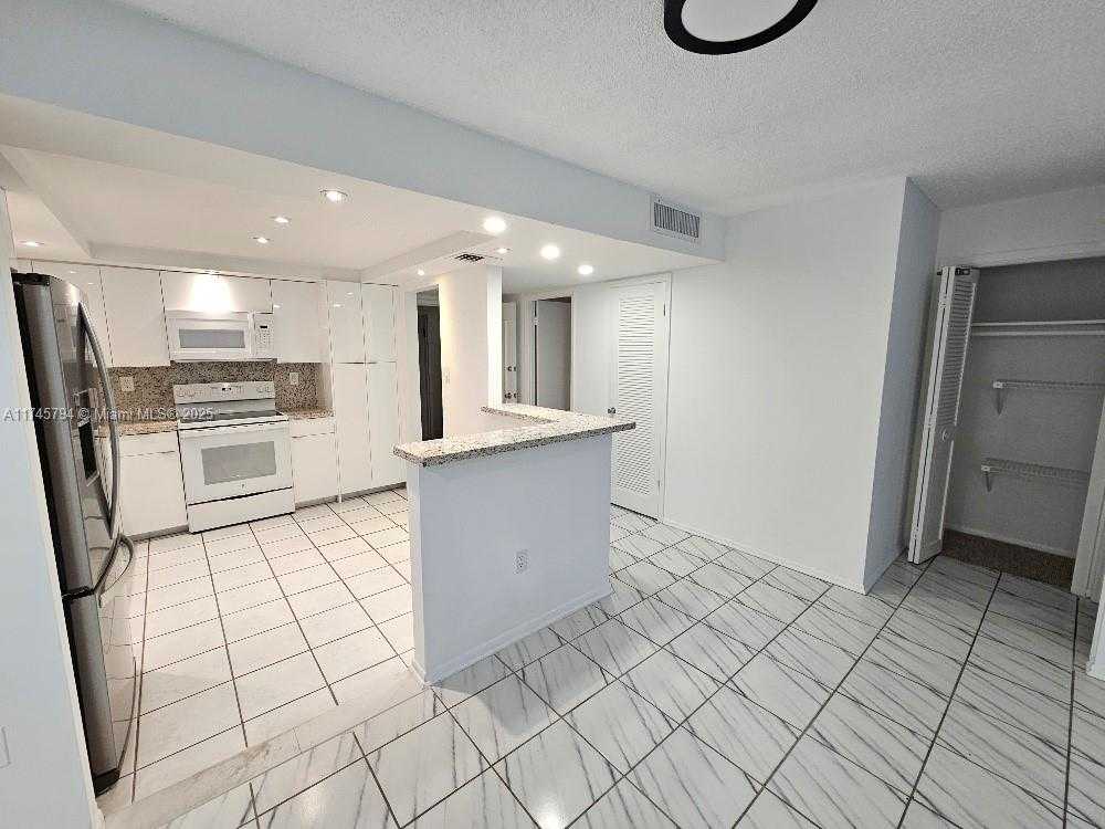 Small Image of 18071 BISCAYNE BLVD #1403, Aventura Number 21