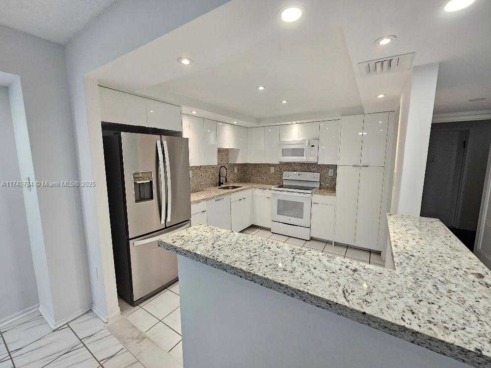 Small Image of 18071 BISCAYNE BLVD #1403, Aventura Number 22