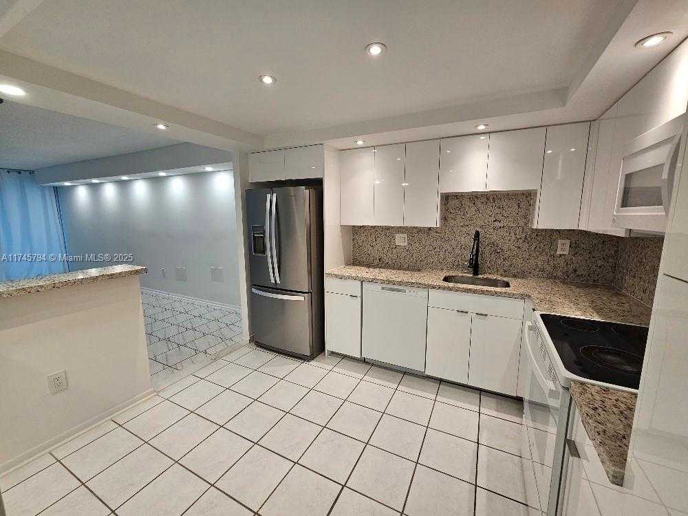 Small Image of 18071 BISCAYNE BLVD #1403, Aventura Number 24