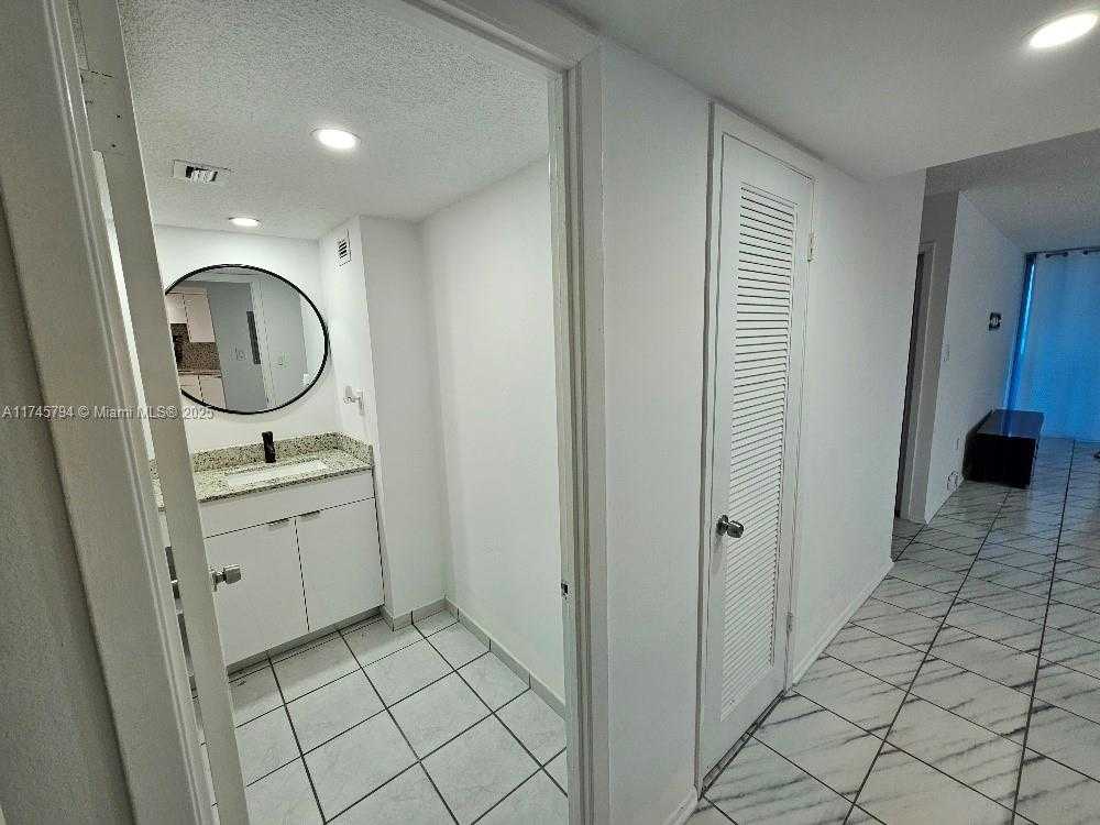 Small Image of 18071 BISCAYNE BLVD #1403, Aventura Number 25