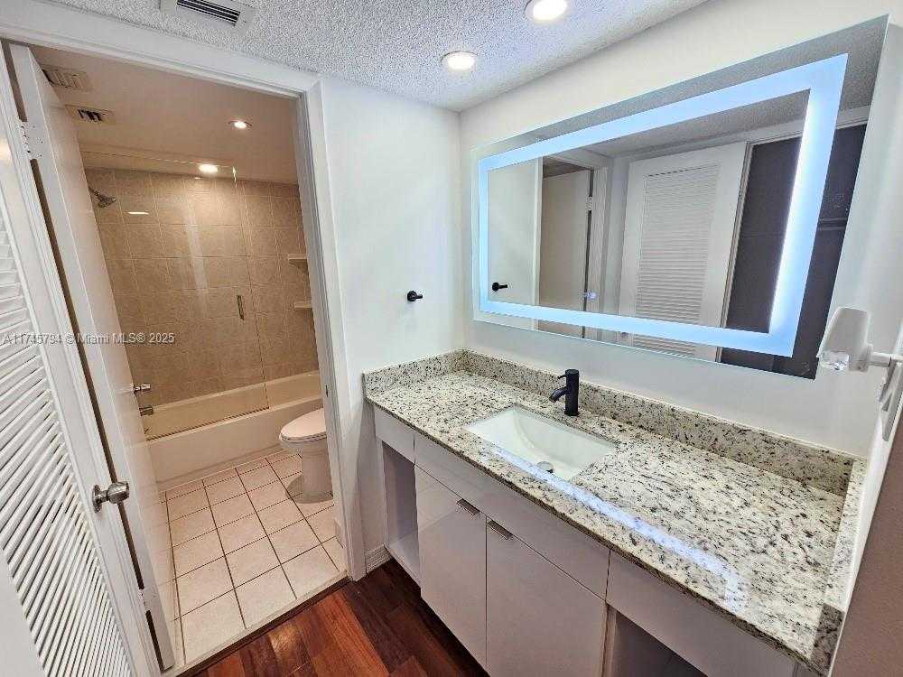 Small Image of 18071 BISCAYNE BLVD #1403, Aventura Number 26
