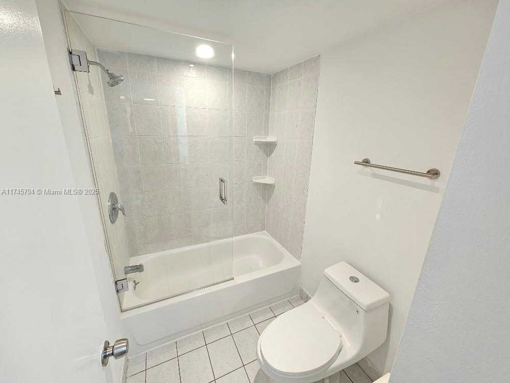 Small Image of 18071 BISCAYNE BLVD #1403, Aventura Number 27