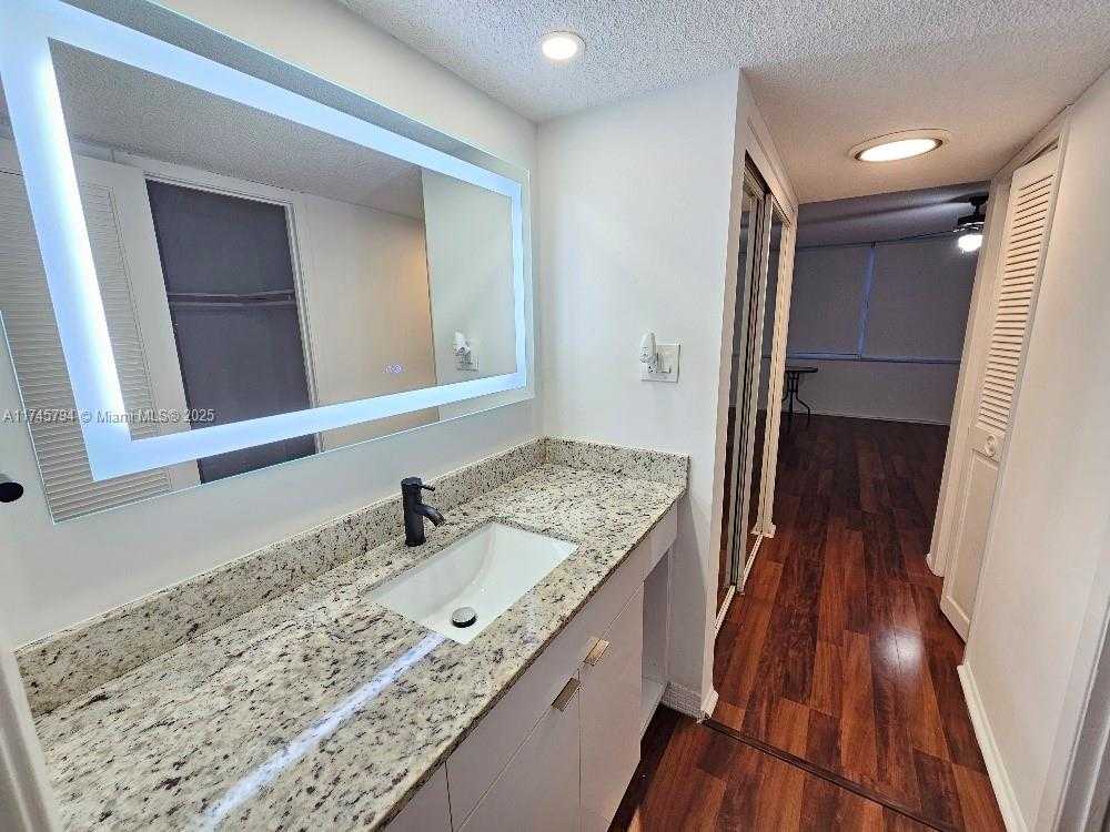 Small Image of 18071 BISCAYNE BLVD #1403, Aventura Number 28