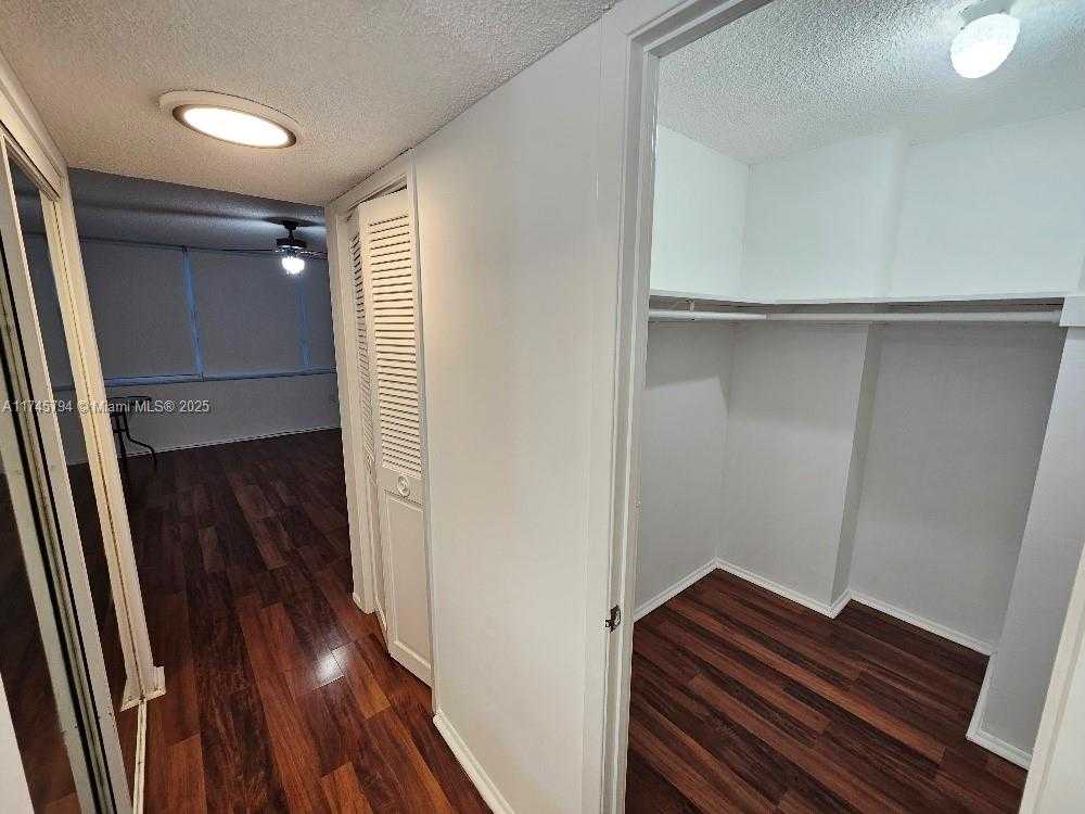 Small Image of 18071 BISCAYNE BLVD #1403, Aventura Number 31