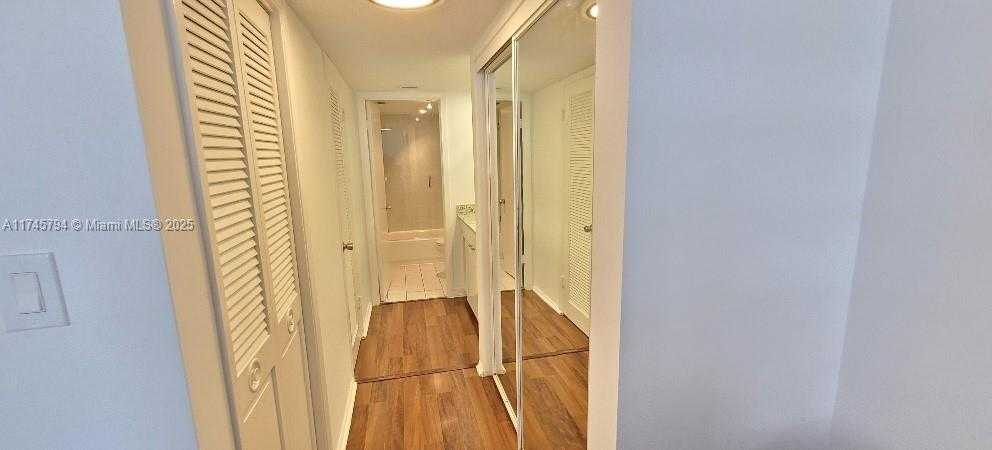 Small Image of 18071 BISCAYNE BLVD #1403, Aventura Number 35