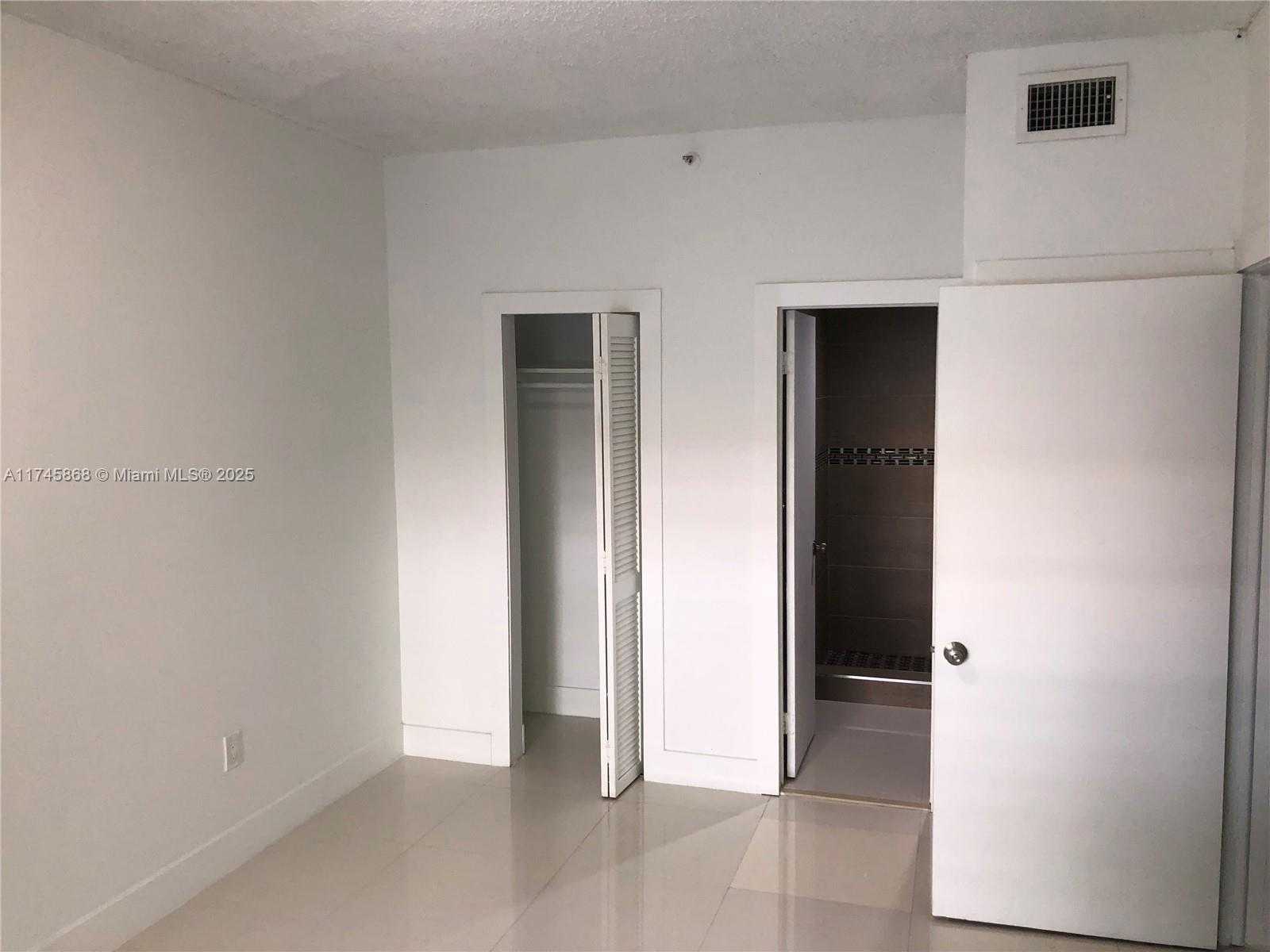 Small Image of 27 COLLINS AVE #209, Miami Beach Number 2