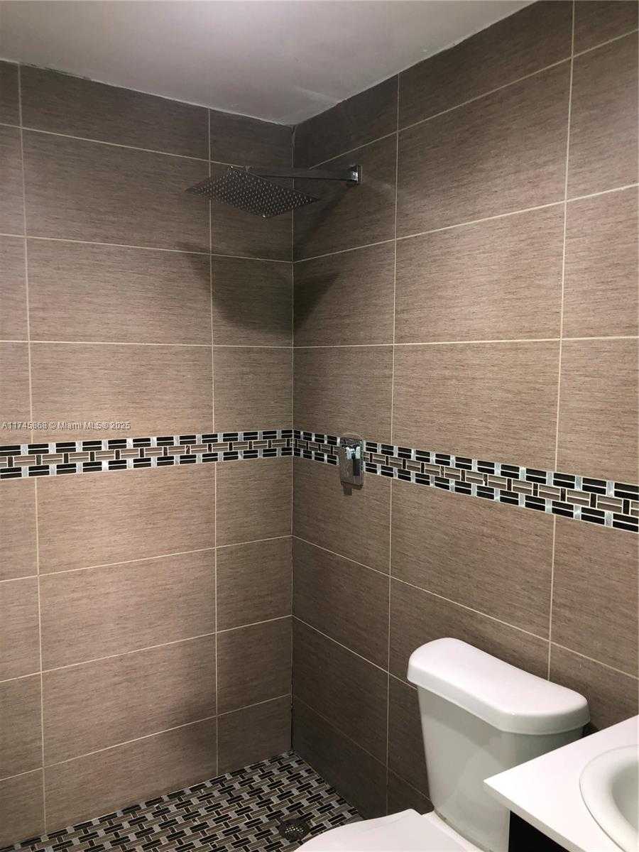 Small Image of 27 COLLINS AVE #209, Miami Beach Number 4