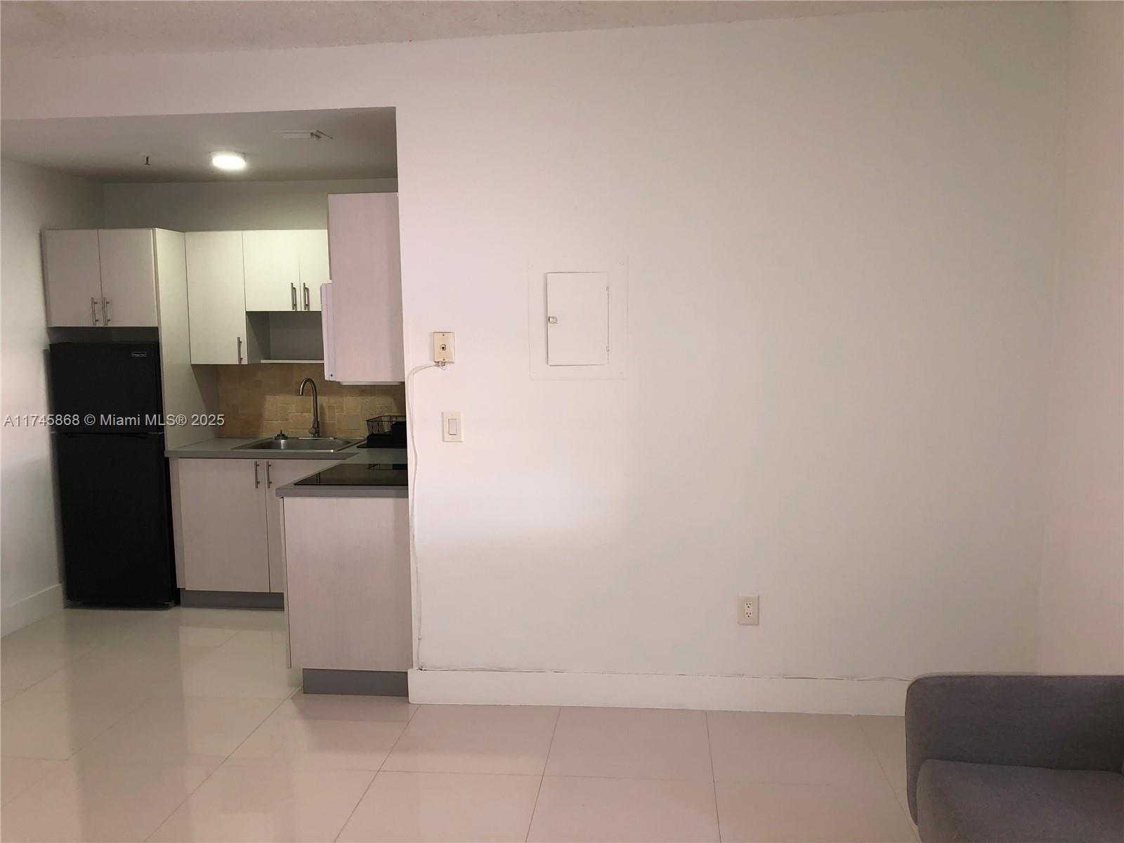 Small Image of 27 COLLINS AVE #209, Miami Beach Number 5