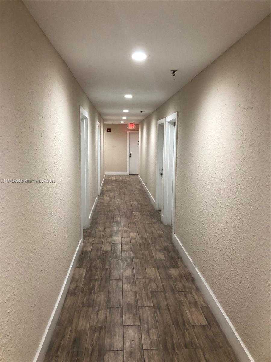 Small Image of 27 COLLINS AVE #209, Miami Beach Number 6