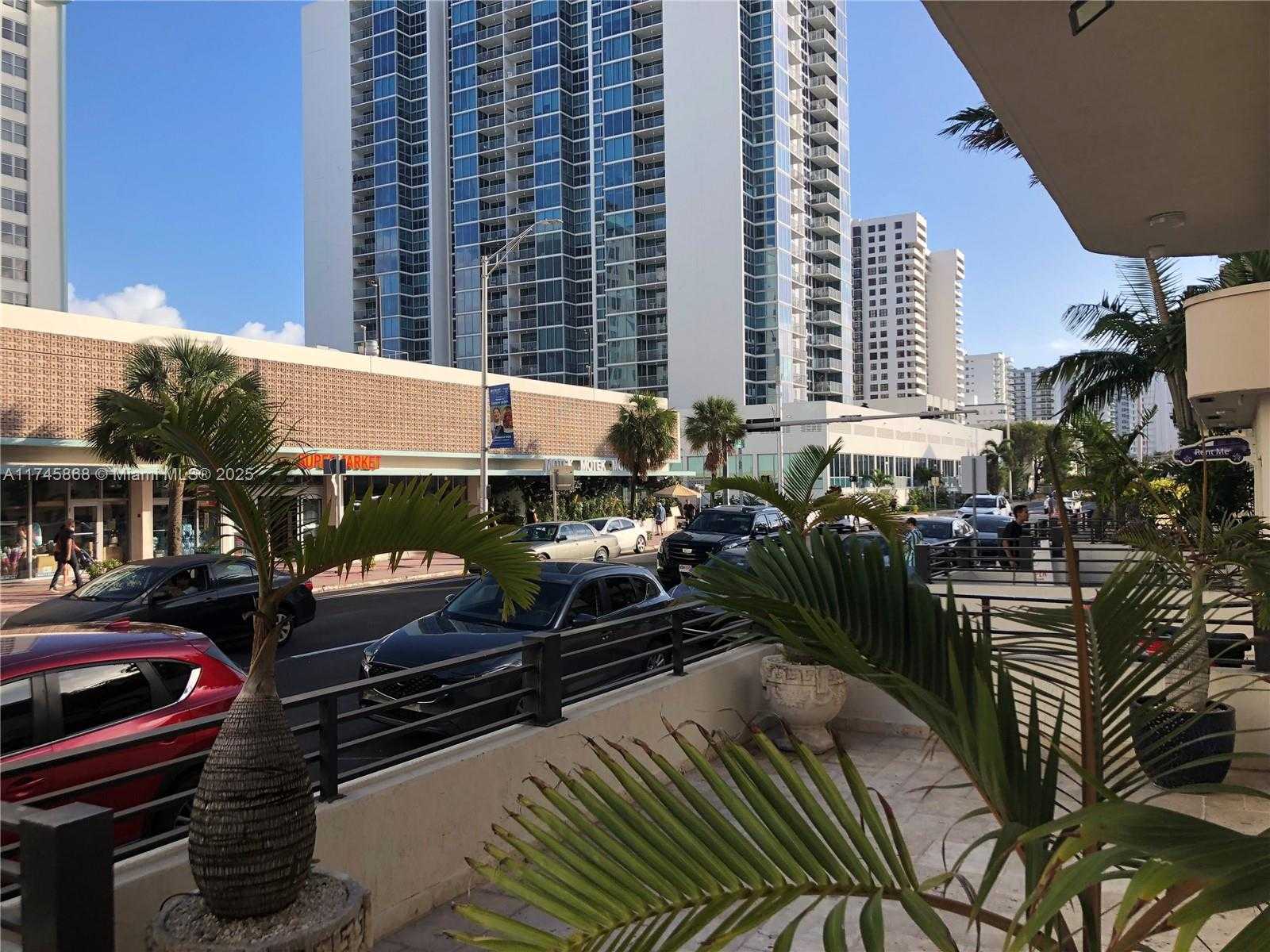 Small Image of 27 COLLINS AVE #209, Miami Beach Number 7
