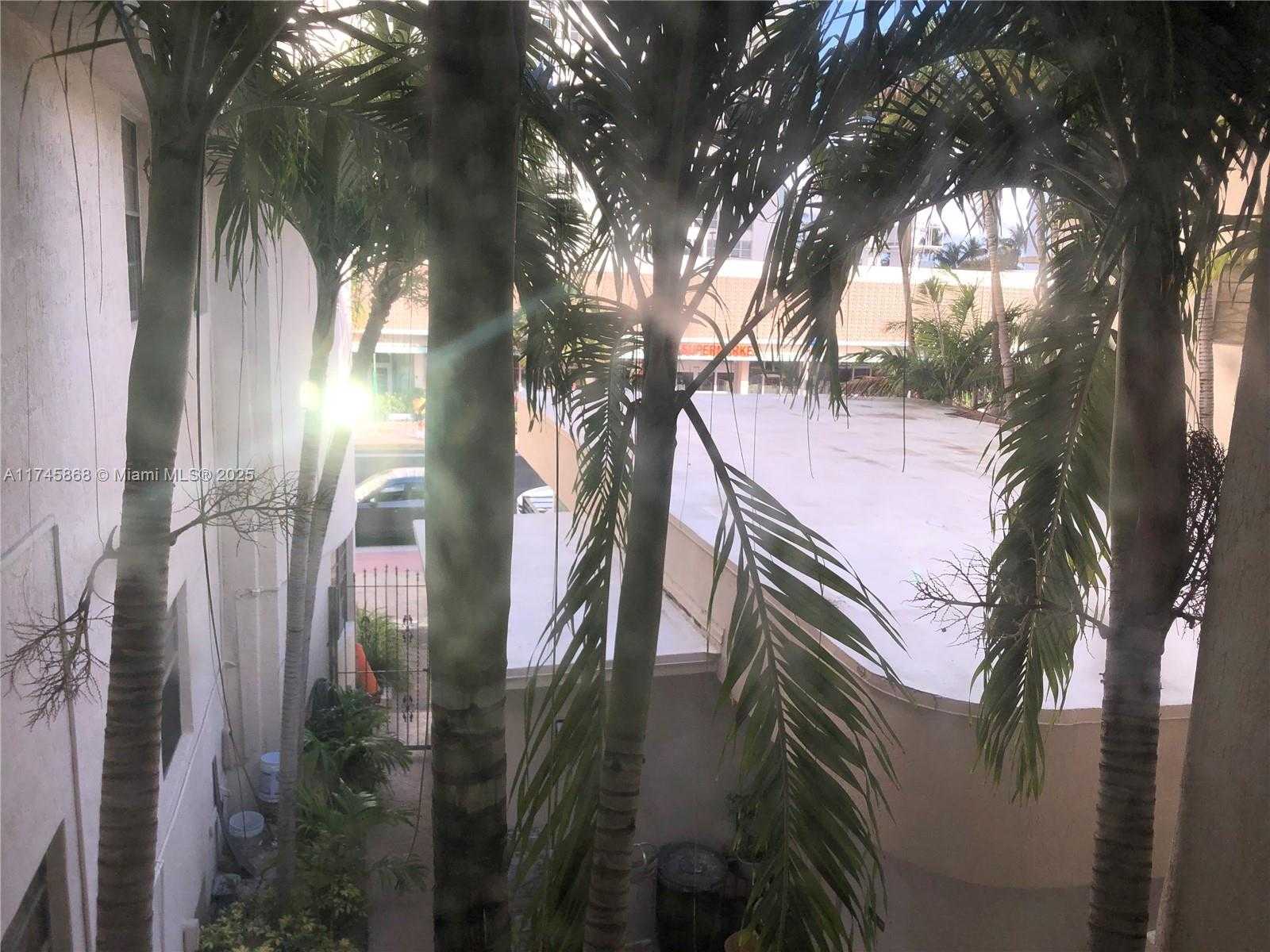 Small Image of 27 COLLINS AVE #209, Miami Beach Number 8