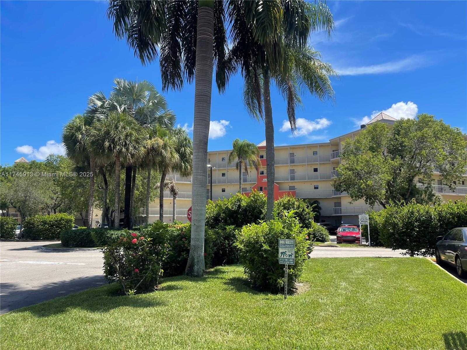Small Image of 8290 LAKE DR #223, Doral Number 26