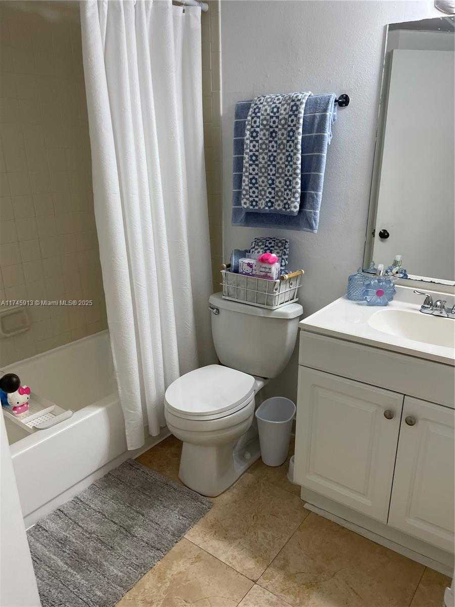 Small Image of 8290 LAKE DR #223, Doral Number 46