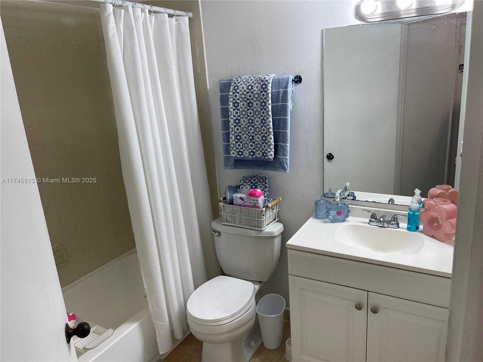 Small Image of 8290 LAKE DR #223, Doral Number 49