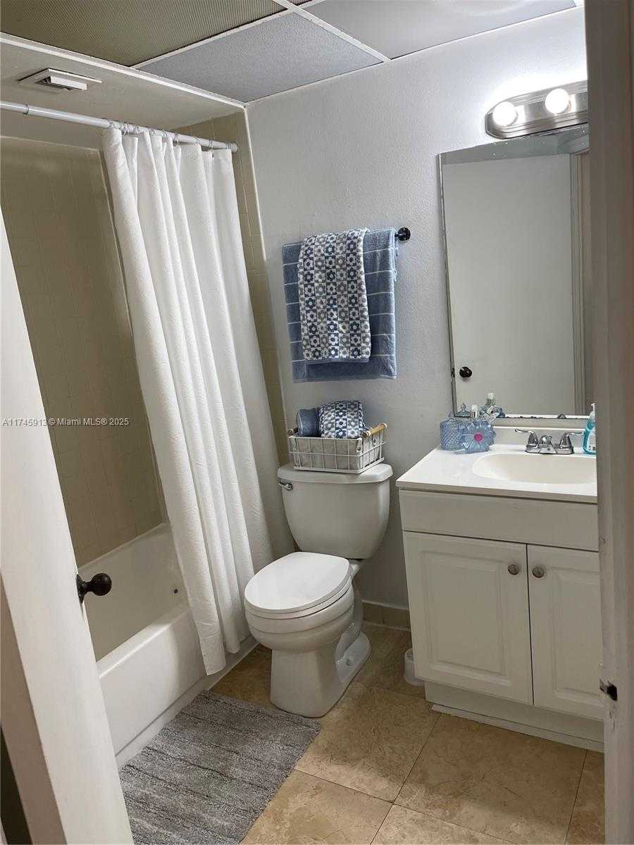 Small Image of 8290 LAKE DR #223, Doral Number 73