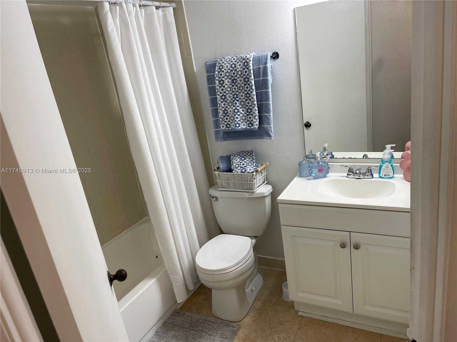 Small Image of 8290 LAKE DR #223, Doral Number 76