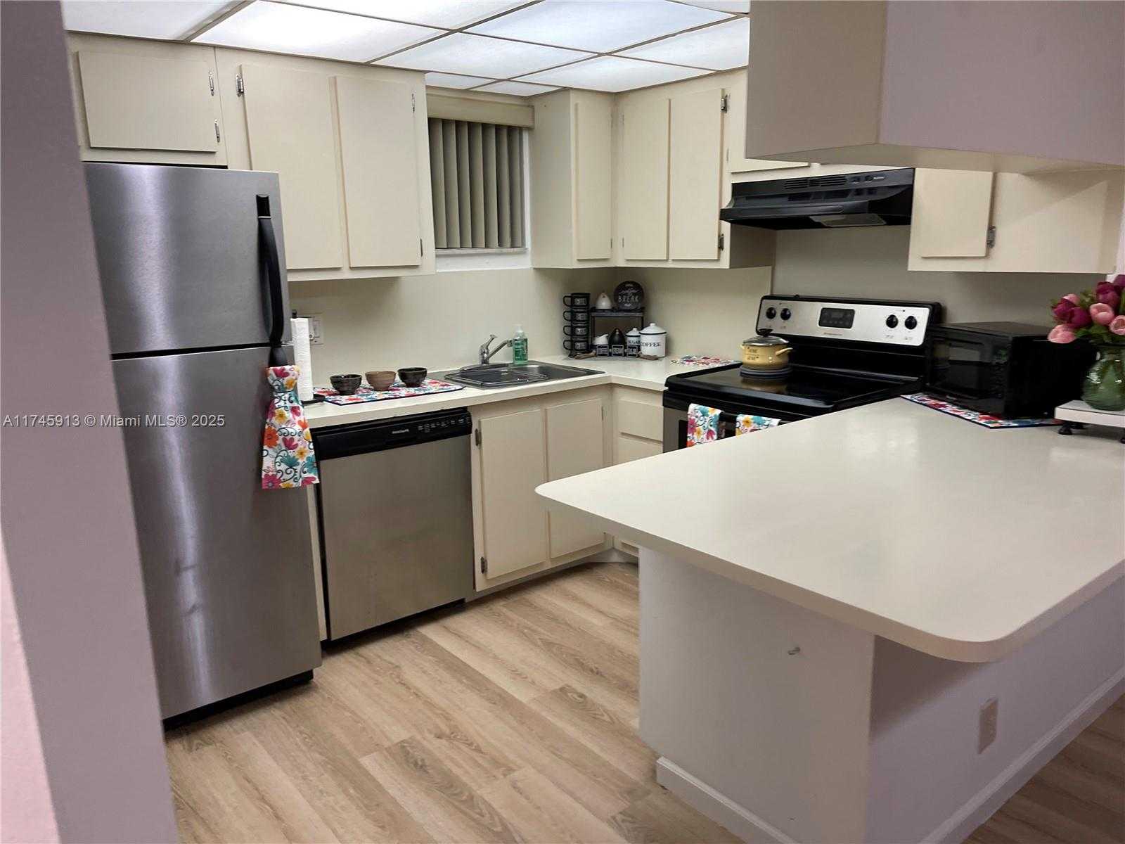 Small Image of 8290 LAKE DR #223, Doral Number 83