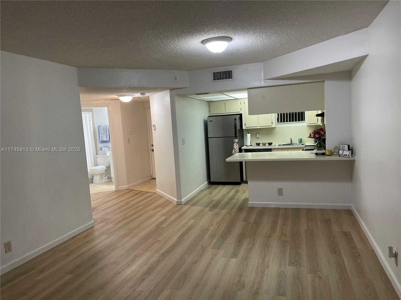 Small Image of 8290 LAKE DR #223, Doral Number 89
