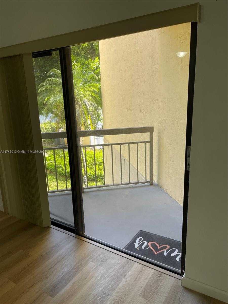 Small Image of 8290 LAKE DR #223, Doral Number 9