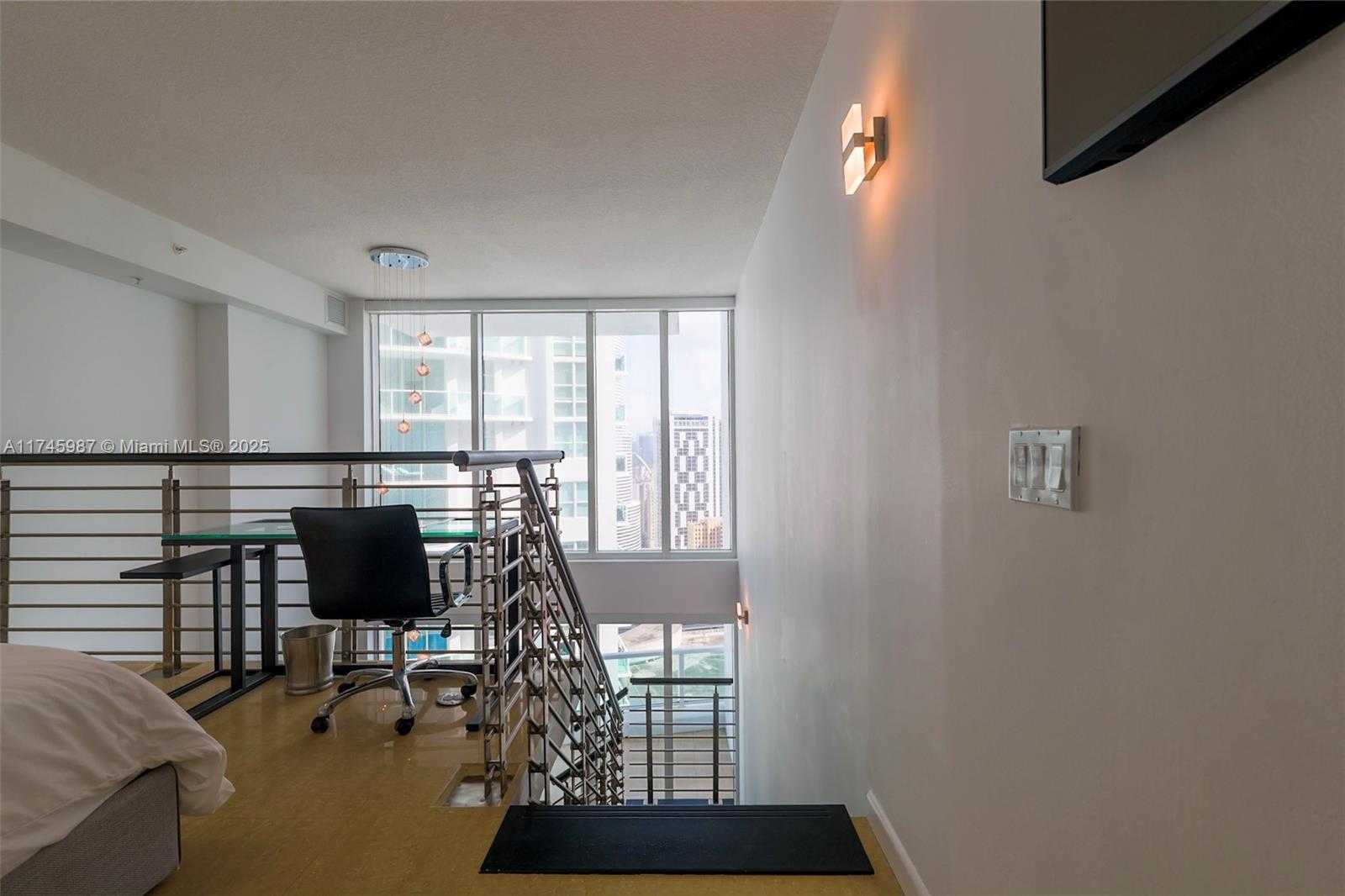 Small Image of 41 SOUTH EAST 5TH ST #2011, Miami Number 12