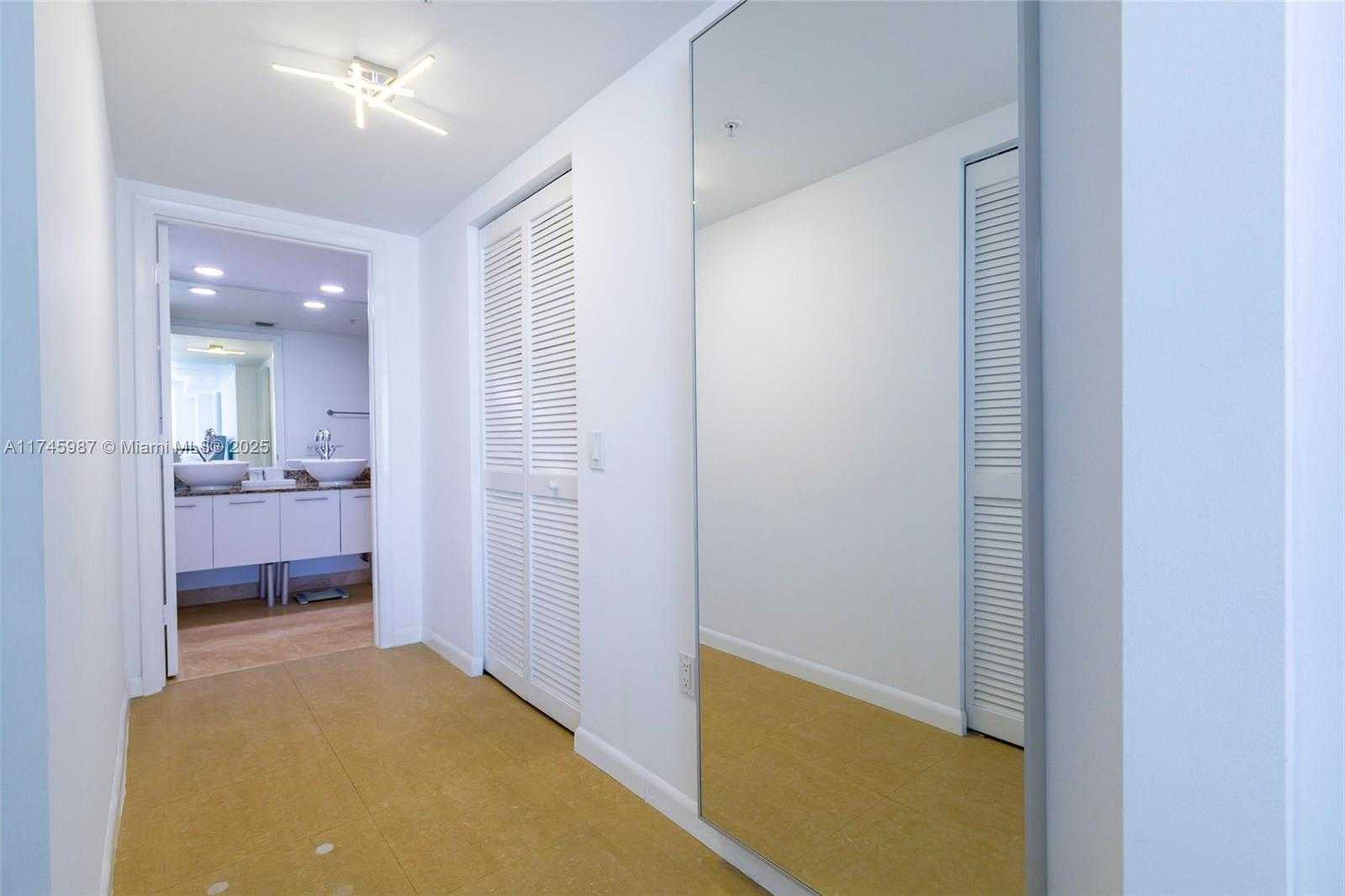 Small Image of 41 SOUTH EAST 5TH ST #2011, Miami Number 20