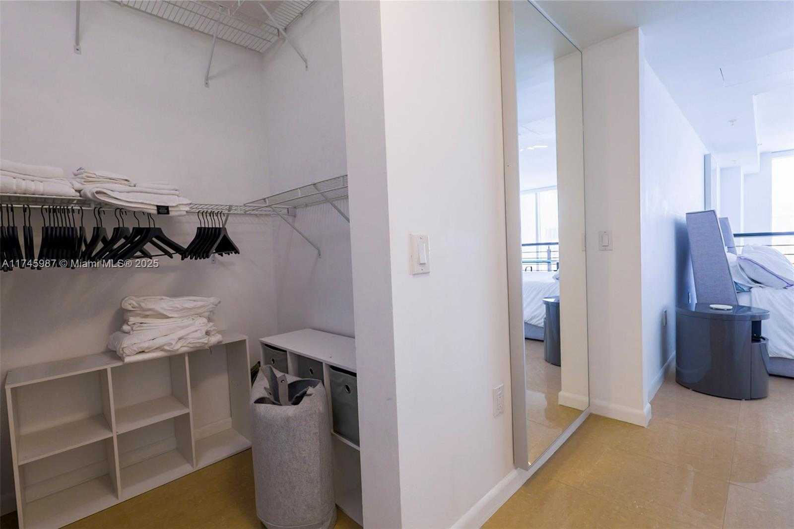 Small Image of 41 SOUTH EAST 5TH ST #2011, Miami Number 21