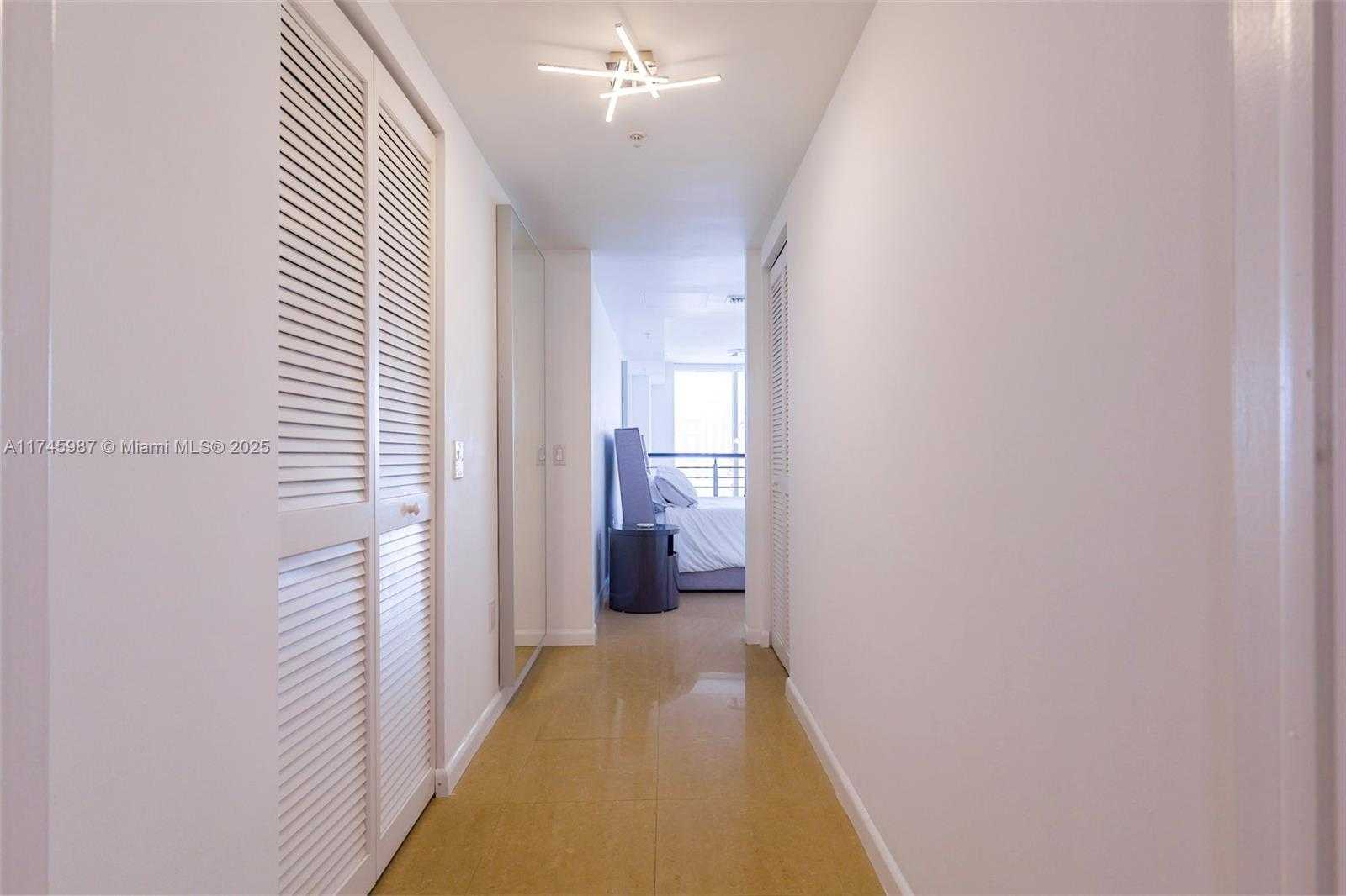 Small Image of 41 SOUTH EAST 5TH ST #2011, Miami Number 22