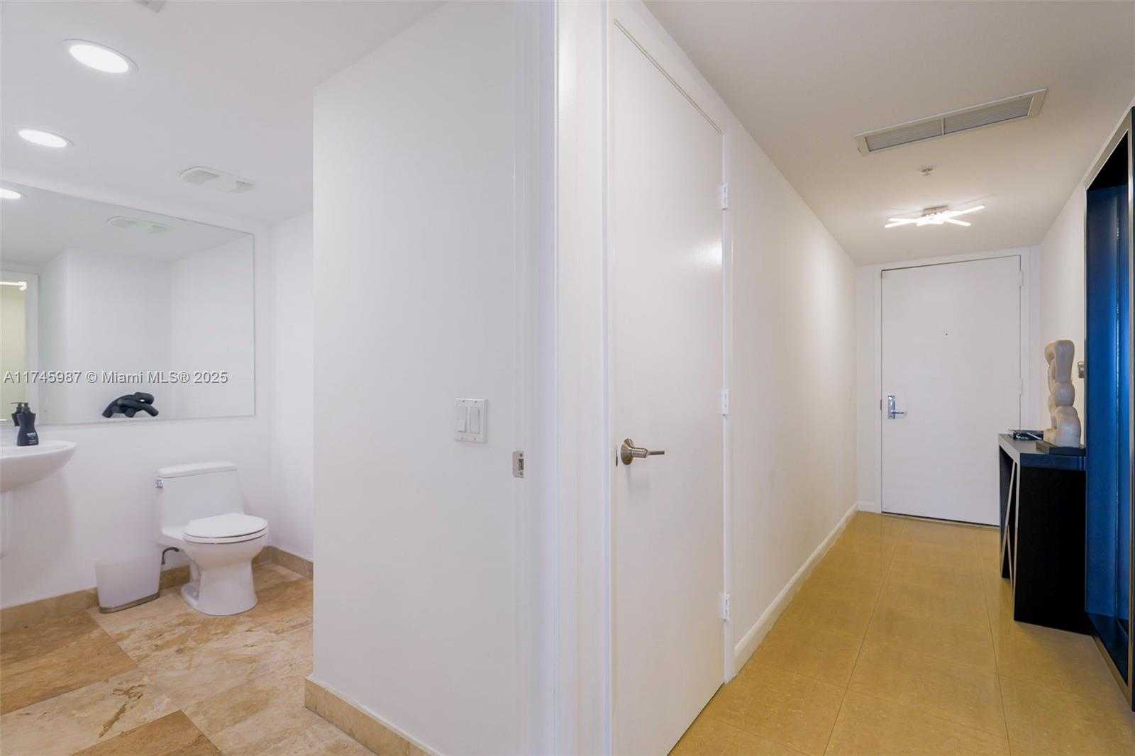 Small Image of 41 SOUTH EAST 5TH ST #2011, Miami Number 3