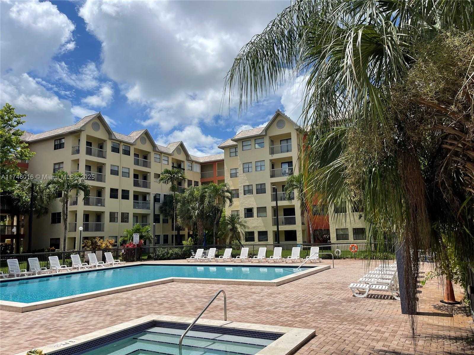 Small Image of 8225 LAKE DR #502, Doral Number 10