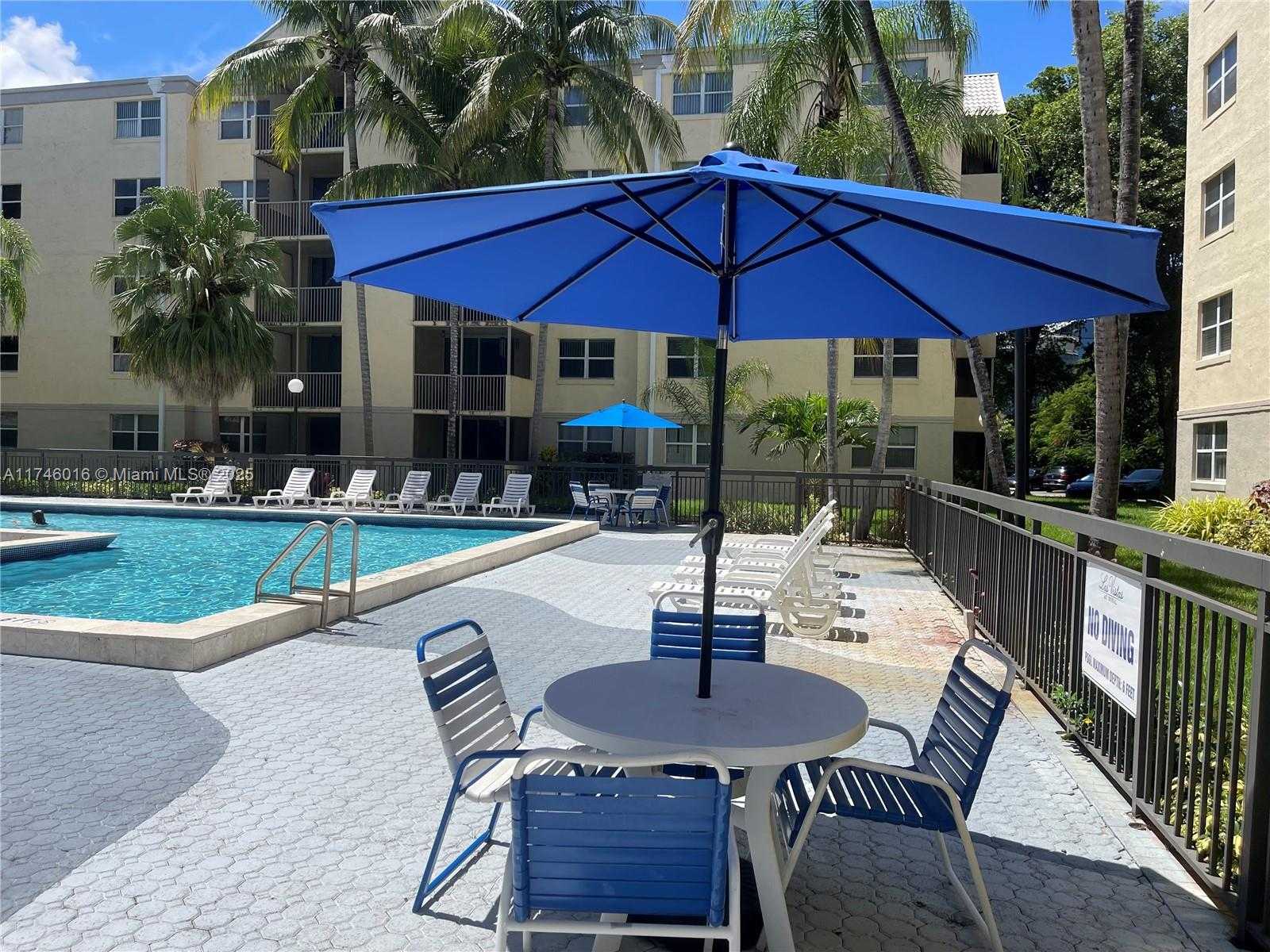 Small Image of 8225 LAKE DR #502, Doral Number 14