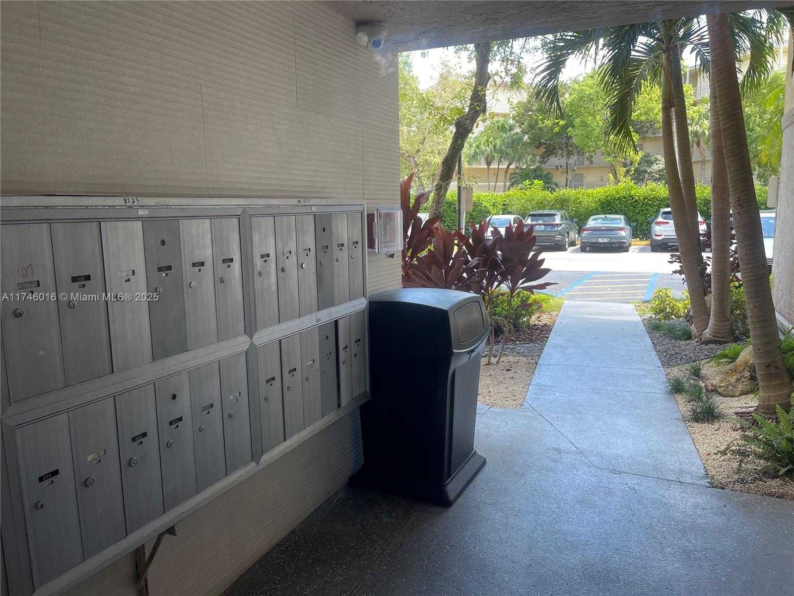 Small Image of 8225 LAKE DR #502, Doral Number 15