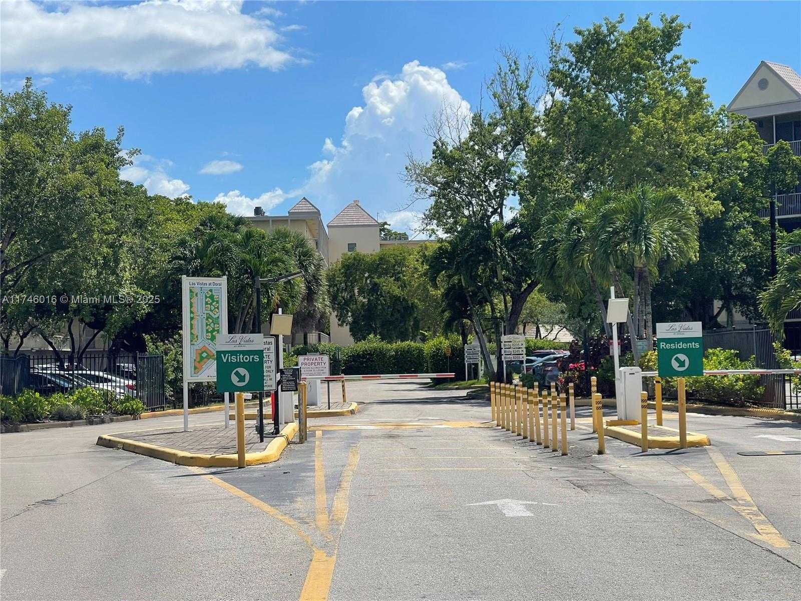 Small Image of 8225 LAKE DR #502, Doral Number 4