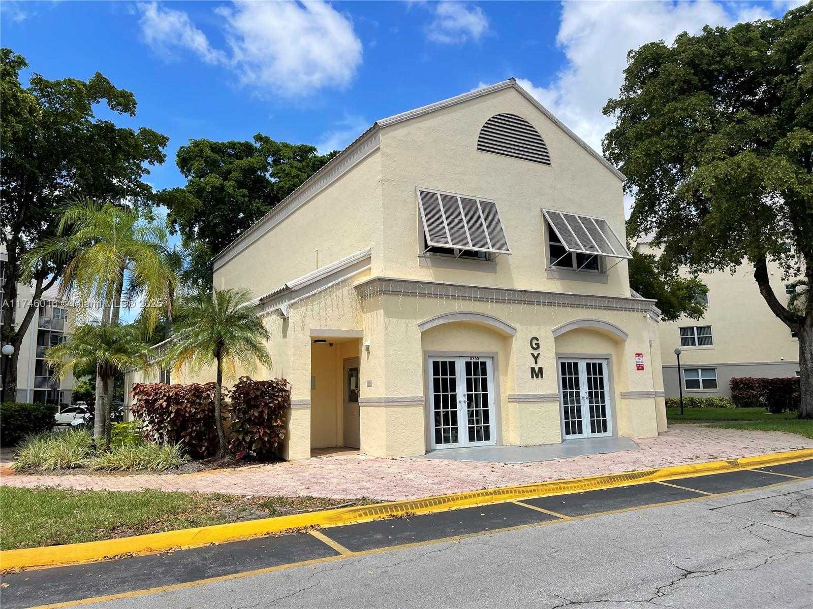 Small Image of 8225 LAKE DR #502, Doral Number 7