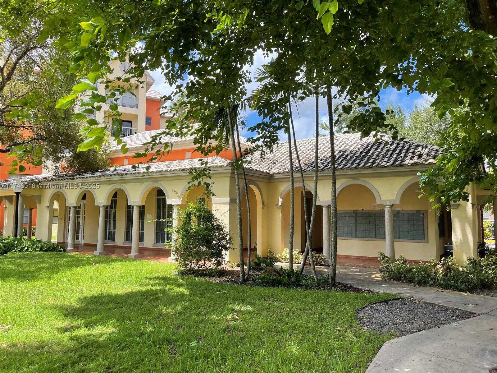 Small Image of 8225 LAKE DR #502, Doral Number 8